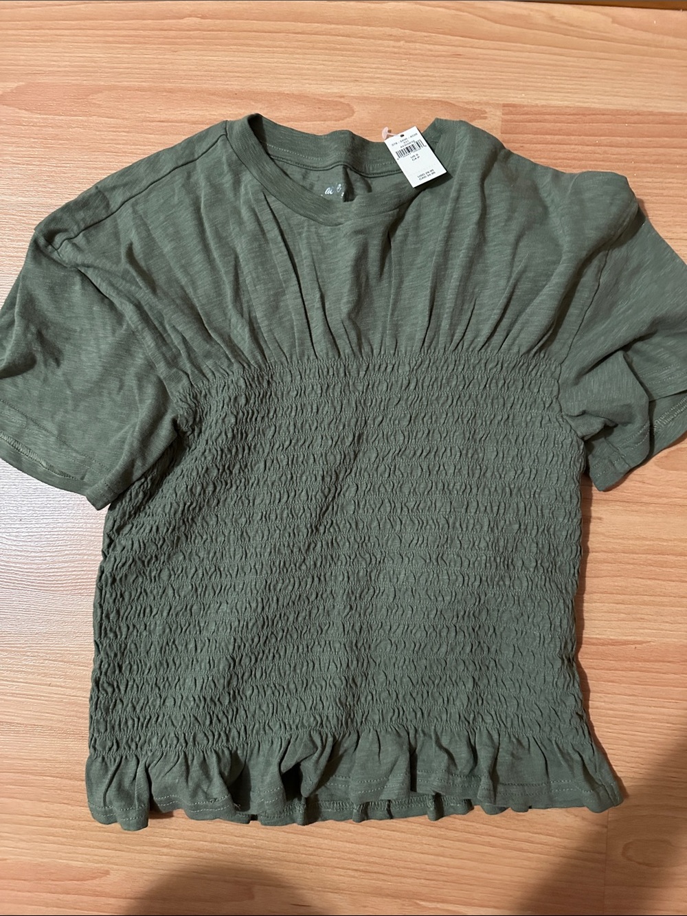 Aerie Olive Green Smocked Ruffle Hem Women’s Top